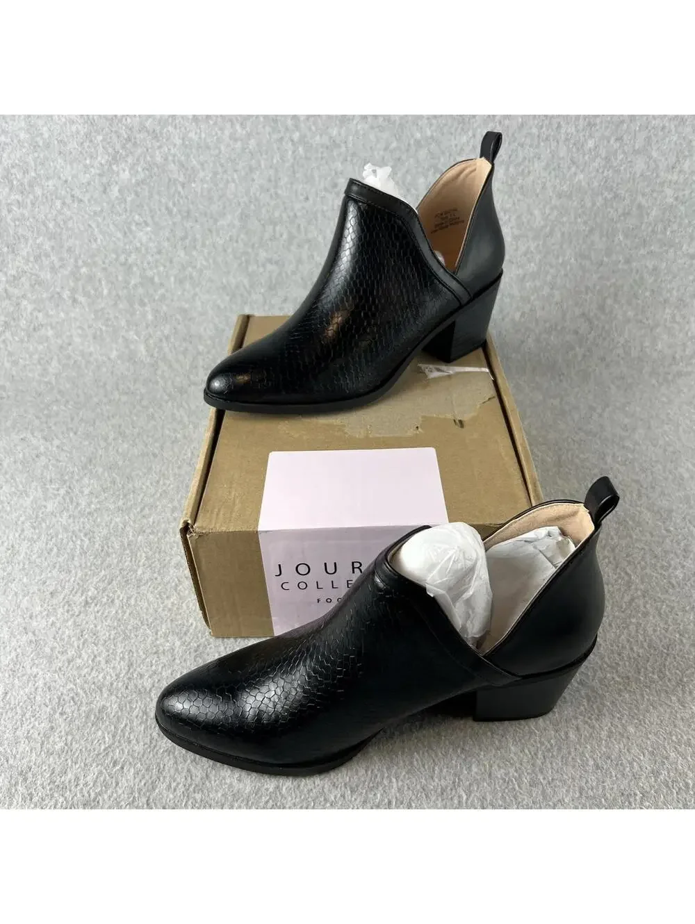 Journee Collection Women Ankle boots Terri textured, snake skin Booties Size 7.5